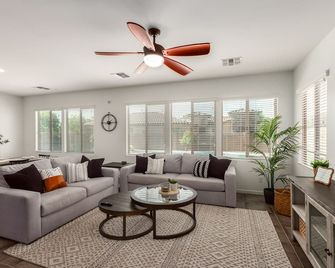 Merlot Gilbert 3 Bedroom Home By RedAwning - Queen Creek - Sala de estar