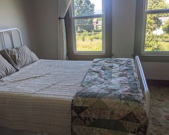 Traditional bed & breakfast in Snohomish with comfy bed, private bathroom, WiFi - Snohomish - Habitación