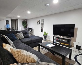 Home away from Home. | Brandon Manitoba - Brandon - Living room