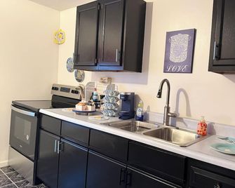 Near Huron Lake & downtown - Port Huron - Kitchen