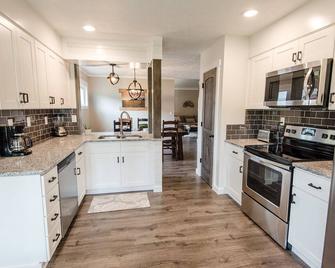 Totally Remodeled – Near Mcas Cherry Point – Charming Neighborhood - Very Clean - Havelock - Keuken