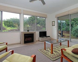 Limetree Hideaway at Dunns Creek Estate - Red Hill - Living room