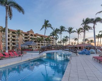 On the beach, 2 BD suite. Retreat to the villa enjoying warmth and relaxation. - סן חוסה דל קאבו - בריכה