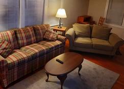 Cozy Duplex in the Lake Sunapee Region - Newport - Wohnzimmer