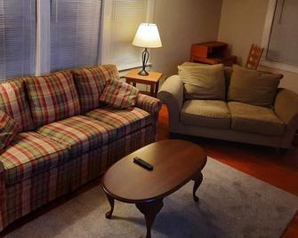 Cozy Duplex in the Lake Sunapee Region - Newport - Living room