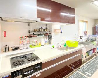 Guest House Tingara - Yomitan - Kitchen