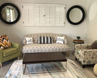 Stylish Los Angeles Home - Pool - Ac - Los Angeles - Living room