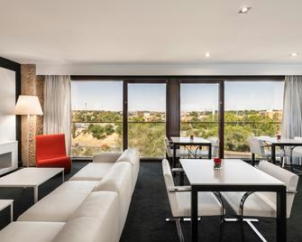 Hilton Madrid Airport - Madrid - Living room