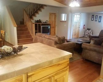 Pine Mountain Retreat - Ruidoso - Sala de estar