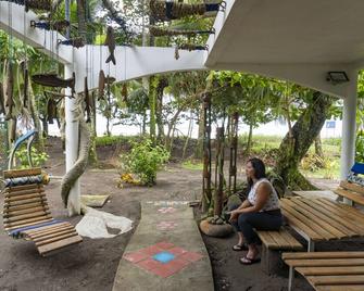 Hotel Pura Natura Riverside Tortuguero - Tortuguero - Patio