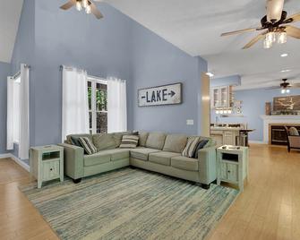 Beautiful 4 bedroom home on Lake Hartwell - Walhalla - Living room