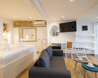 Pontikonisi Hotel & Suites-Adults Only - Perama