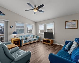 Dog Friendly, Oceanside, Hot Tub, Oversized Decks, Easy Beach Access - Avon - Sala de estar