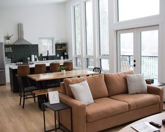 Luxury Private Cabin In The Rockies - Golden - Sala de estar