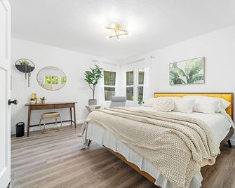 Jaw-dropping artistic mid-century modern home! Close to medical centers - Sioux Falls - Habitación