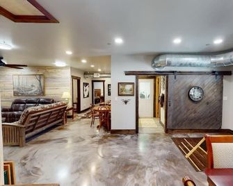 Near Mt Rushmore, Crazy Horse & Custer State Park Hot Tub Pickle Ball Court - Hill City - Lobby
