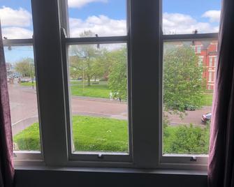 Single Room Shared Bathroom Free Street Parking Near Anfield Lfc - Liverpool - Balcony