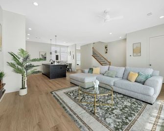 Uptown Escape l Stylish Stay near Downtown Dallas - 達拉斯 - 客廳