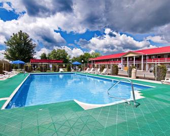 Quality Inn New River Gorge - Fayetteville - Pool