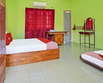 OYO 90278 Redzwan's Beach Resort - Kota Bharu - Habitación