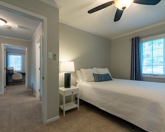 Stylish 3BR Lakefront Home on Kerr Lake - Henderson - Slaapkamer