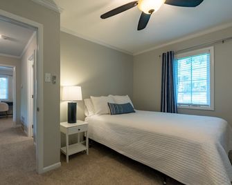 Stylish 3BR Lakefront Home on Kerr Lake - Henderson - Schlafzimmer