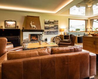 Alm- & Wellnesshotel Alpenhof - Schönau am Königssee - Wohnzimmer