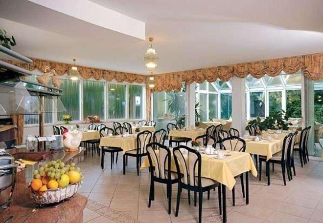 Garten Hotel Ponick 89 2 1 9 Cologne Hotel Deals Reviews