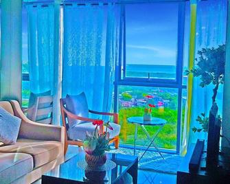 Mactan Newtown - New Modern Condo with Ocean View - Lapu-Lapu City - Living room