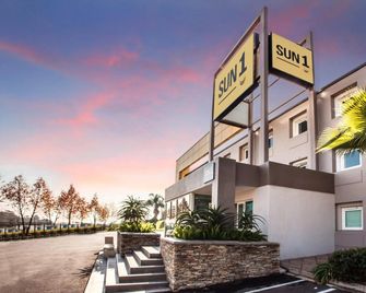 Ecomotel Grayston previously known as SUN1 Wynberg - Johannesburg - Building