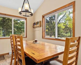 New Cedar Barrel Sauna! | Modern Northwoods Lakefront - Rhinelander - Comedor