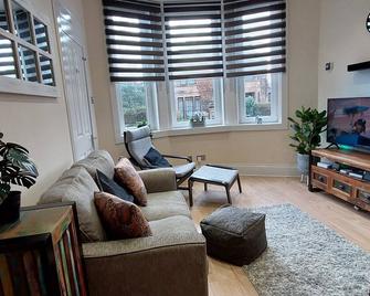 Paisley Pattern Flat West End Uws Uni Gla Glasgow Airport - Paisley - Living room