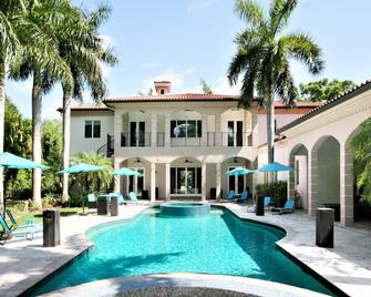 Bel Air Luxury Mansion - Pinecrest - Pool