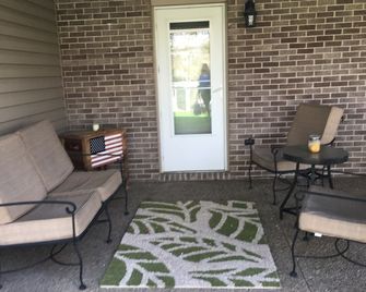 Rise and Shine - Entire 1 Bedroom Apartment - Washington - Living room