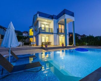 4 bedroom luxury villa papaya for rent in ovacık oludeniz - Fethiye - Pool