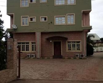 Eagle Valley Royal Hotel - Jos - Building