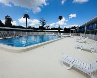 Rodeway Inn Silver Springs - Ocala East - Silver Springs - Pool