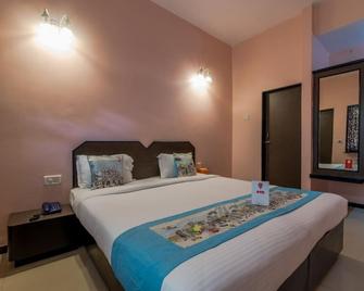 Sand Castles Holiday Homes - Miramar - Bedroom