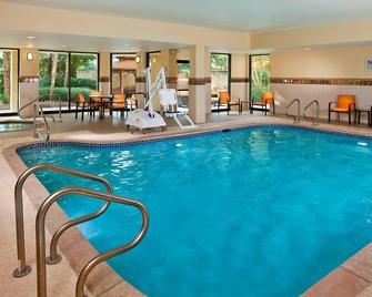 Courtyard by Marriott New Orleans Covington/Mandeville - Covington - Piscina