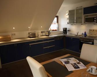 The Lichtblick holiday apartment in Hehlen is located in the junction of the Weser Uplands. - Hehlen - Kuchyň