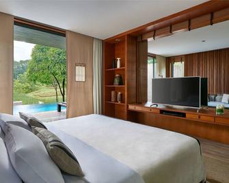 Muthi Maya Forest Pool Villa Resort - Pak Chong - Schlafzimmer