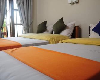 Traveller's Home Hotel - Tissamaharama - Bedroom