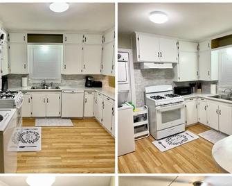 Walking Distance to Downtown Natchitoches / Christmas Lights - Natchitoches - Kitchen