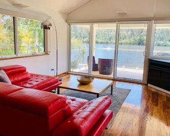 Silkwood Estate - Pemberton - Living room