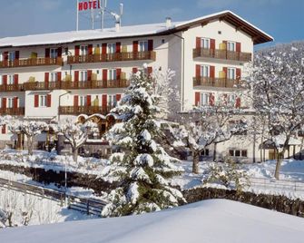 Hotel Panorama Wellness & Resort - Malosco - Gebäude