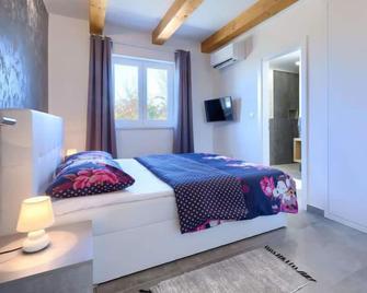 Holiday Home Villa Civitan by Interhome - Brtonigla - Habitación