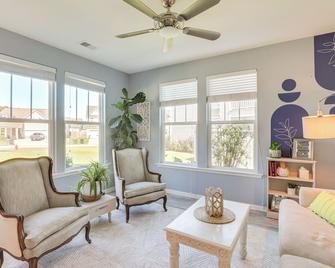 Media Room and Yard Modern Moncks Corner Home - Goose Creek - Living room