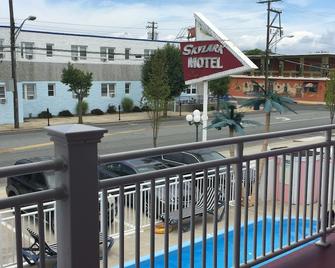 Skylark Resort Motel - ווילדווד - מרפסת