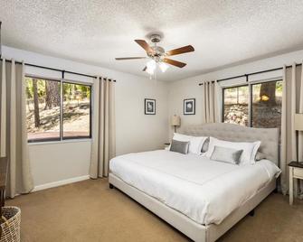 Hot Tub️horse-Boardinggameroomcozy King Cottage - Meadow Vista - Bedroom