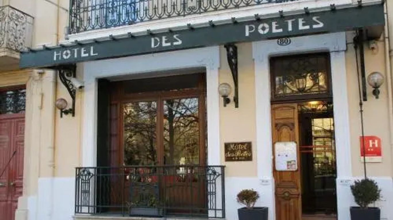 Hôtel Des Poètes avec parking sur réservation